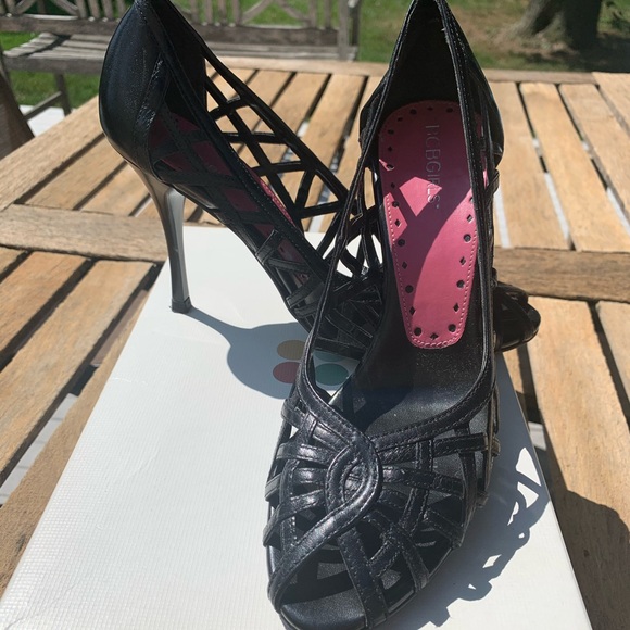 BCBGirls Shoes - 🖤BCBG Girls Black Heels Size 7.5